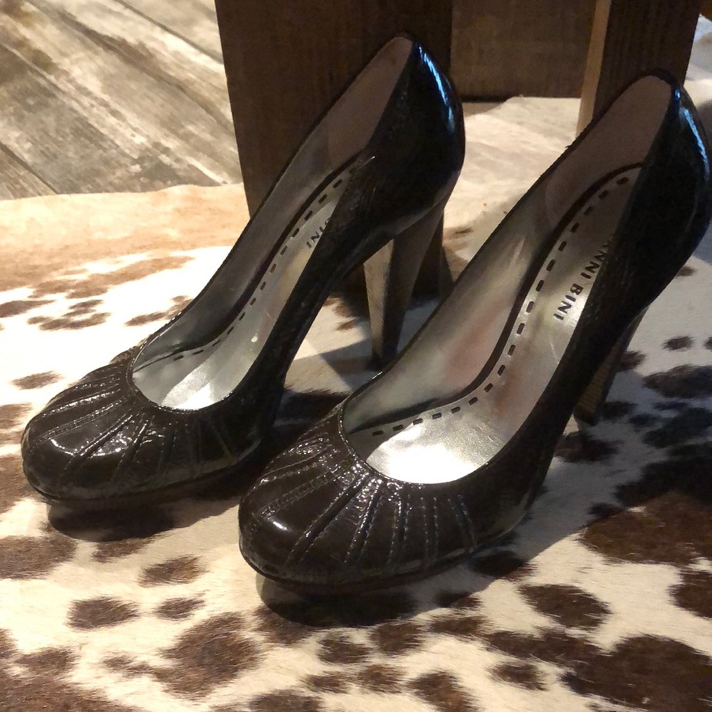 GIANNI BINI  Hershey Brown Italian Patent Leather Pumps Wood Stacked Heel